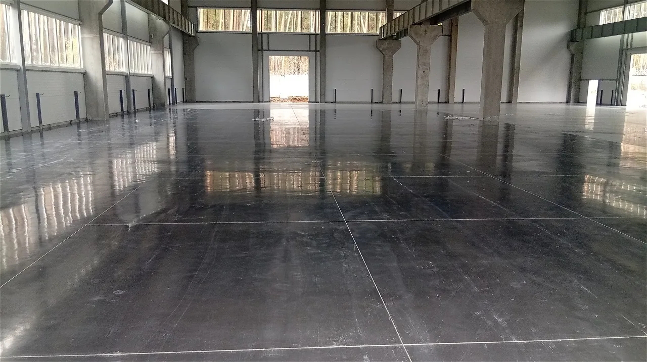 Производственное здание 1 601 м² в Екатеринбурге: пол на топпинге REFLOOR CT-S500 с силером AC-S200